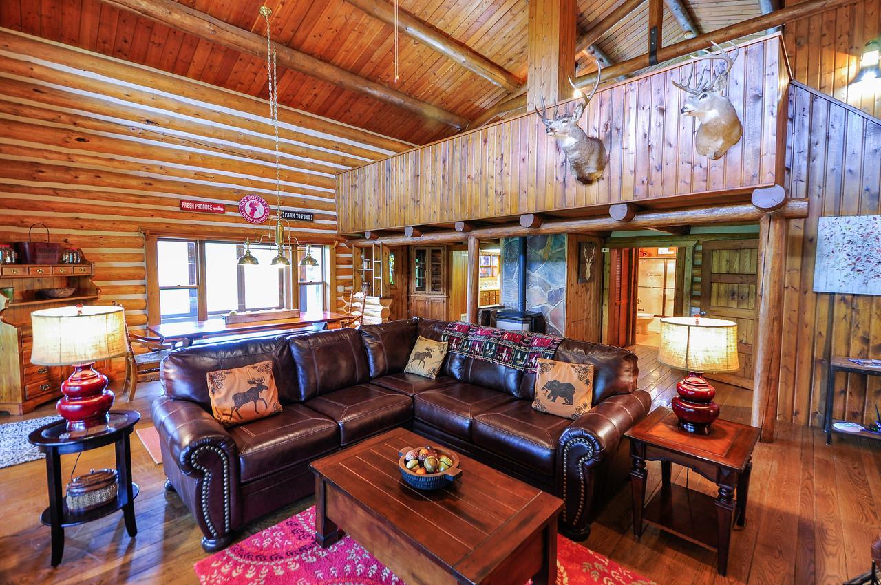 Glacier Homestead Coram ภายนอก รูปภาพ